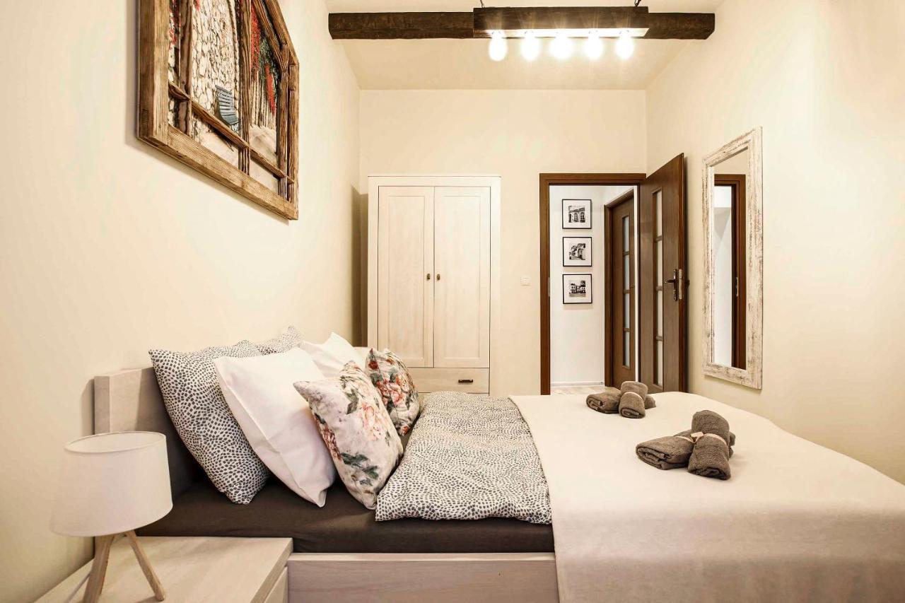 2-Room Apartment With Kitchen, Heart Of Cracow Old Town Cracovie Extérieur photo